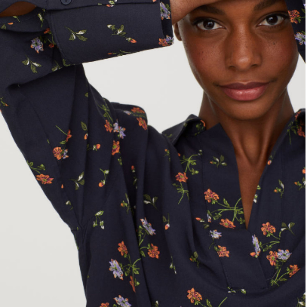 H&M Navy Floral V Neck Collar Blouse - Picture 6 of 6